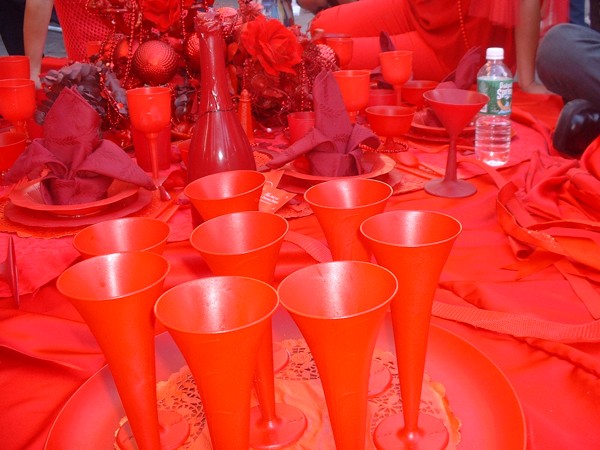 D_dinner_party_centerpiece_wine_bottle.jpg