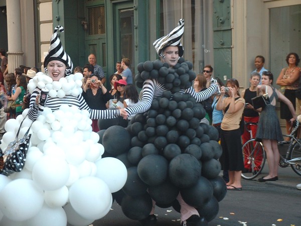 D_grapes_parade.jpg