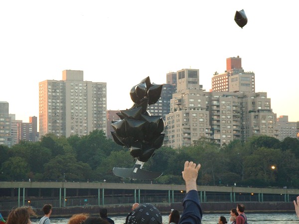 D_cargo_blimp_escaping_to_manhattan.jpg