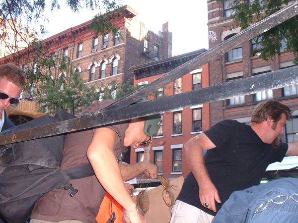 D_organizers_handing_out_cargo.jpg