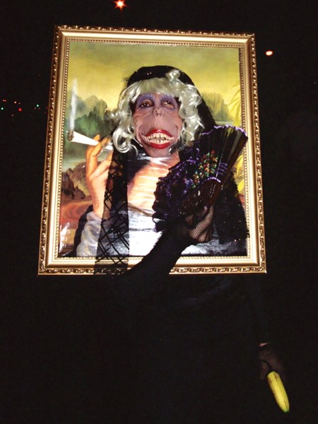 F_mona_lisa_gorilla_with_banana.jpg