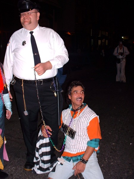 D_cop_and_prisoner.jpg