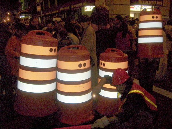 D_traffic_cones_and_worker.jpg