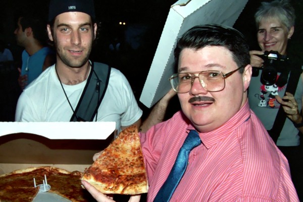 F_murray_hill_pizza_grabs_a_slice.jpg