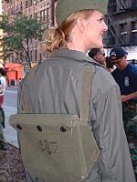 D_airwoman_with_backpack_back.jpg