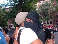 D_GIs_hug_me_if_you_like_burkas.jpg