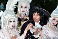 F_Queenery_group_shot_Louis_XIV_and_ladies_closeup.jpg